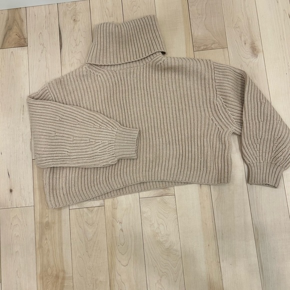 Aritzia Babaton Guell Sweater xs - Picture 3 of 3